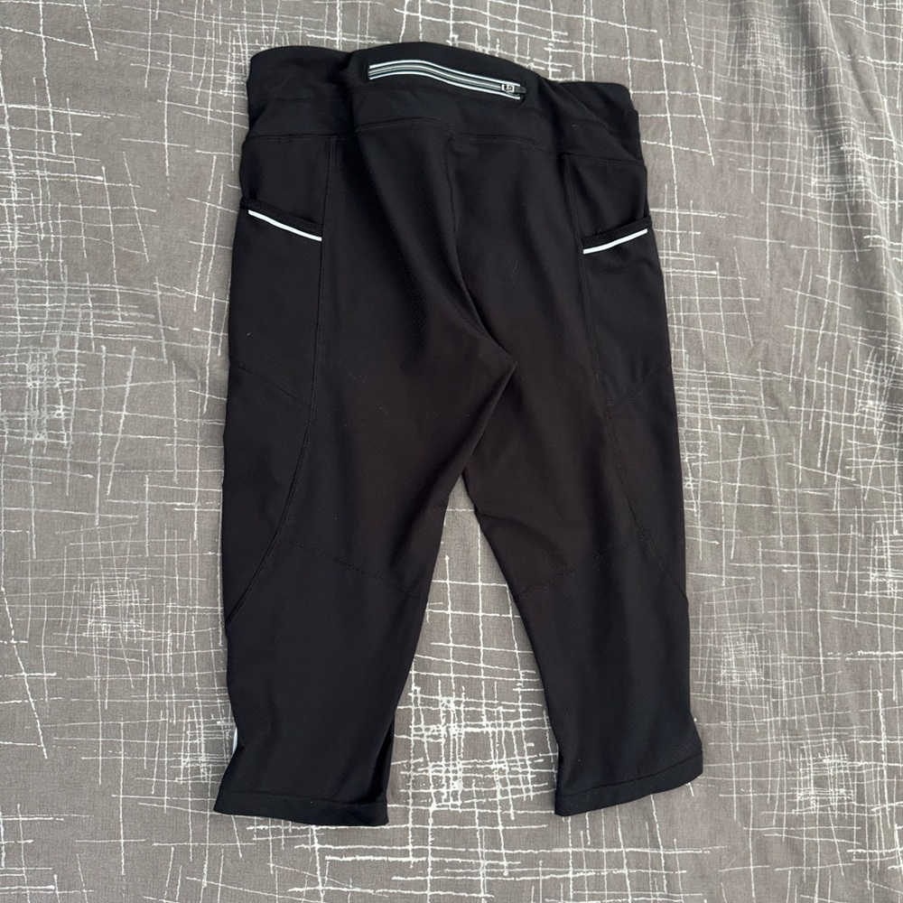 Athleta black capris size S